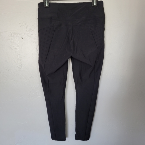 Athleta Stellar Small Black Cropped Athletic Pants Mesh Sides Zipper Pockets - Picture 5 of 7